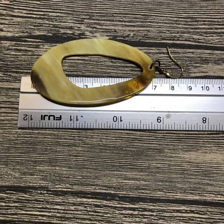 Hala Design – Engroshandel Hængeøreringe og creoløreringe – Chunky Horn øreringe, Tribal øreringe, Buffalo Horn smykker