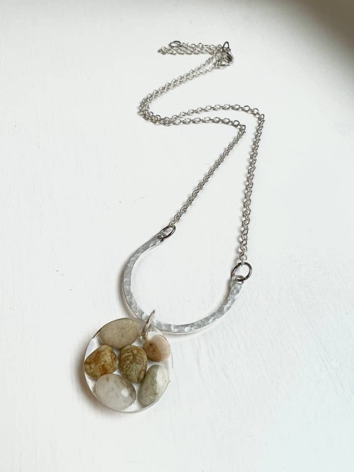 Resin bundet sten GF eller Sterling „U“ lagdeling vedhæng for engroshandel hos UpCycled Uglies