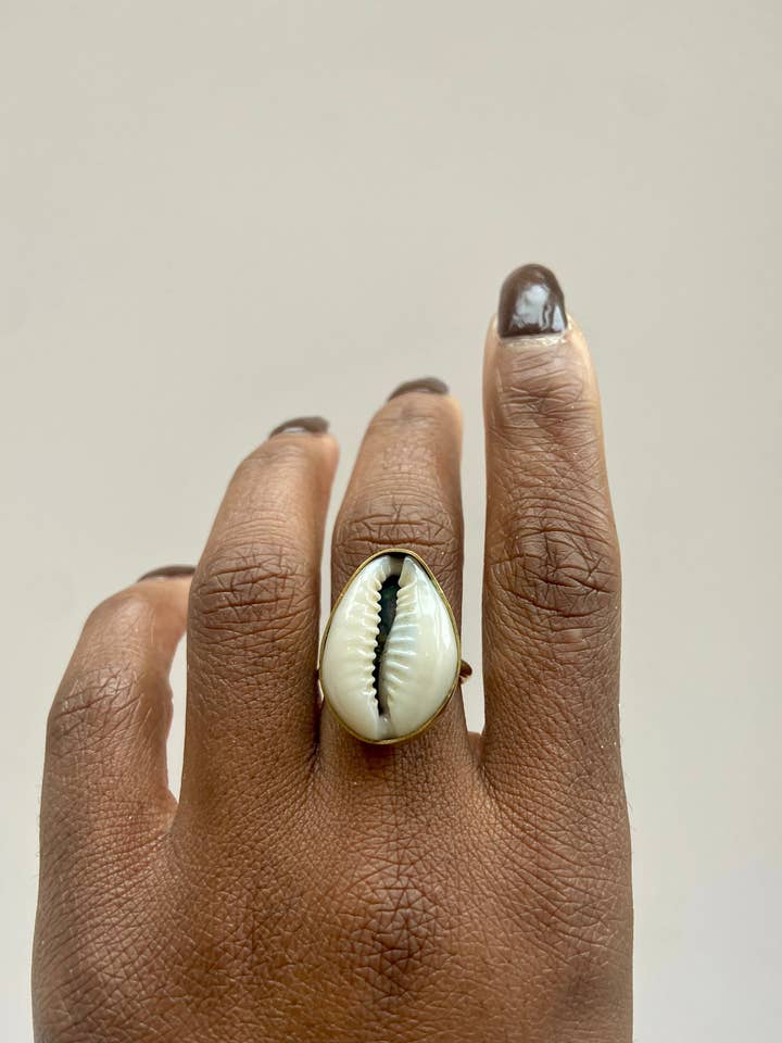 Cowrie ring for wholesale by Dear Katiopae