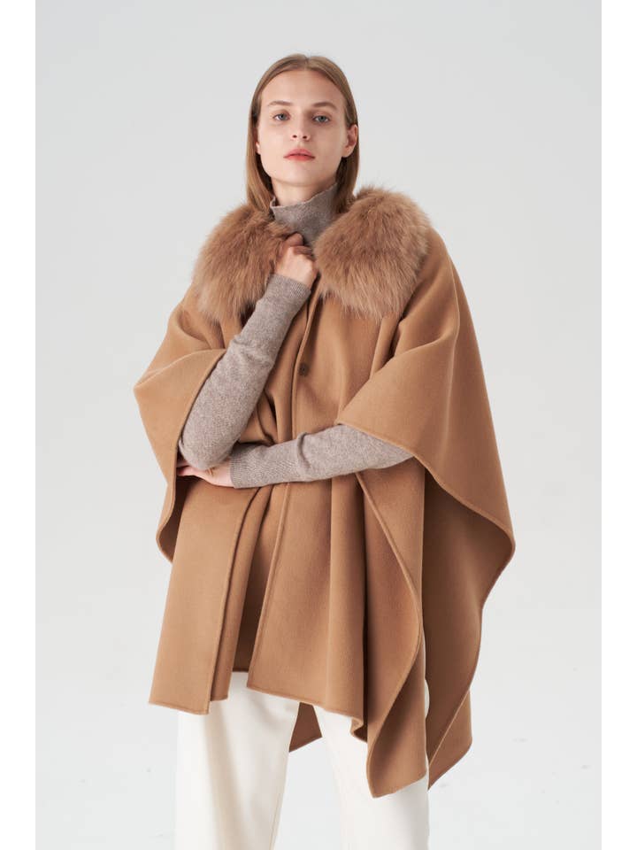 Kamel Cashmere-Cape mit abnehmbarem Fellkragen - Camel für den Großhandel auf Faire