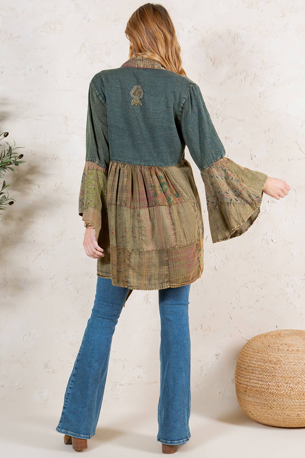 Young Threads – Großhandel Kimono – Damen – Westlicher Boho-Chic: Motivbestickter langer Jeans-Cardigan (NEU)10