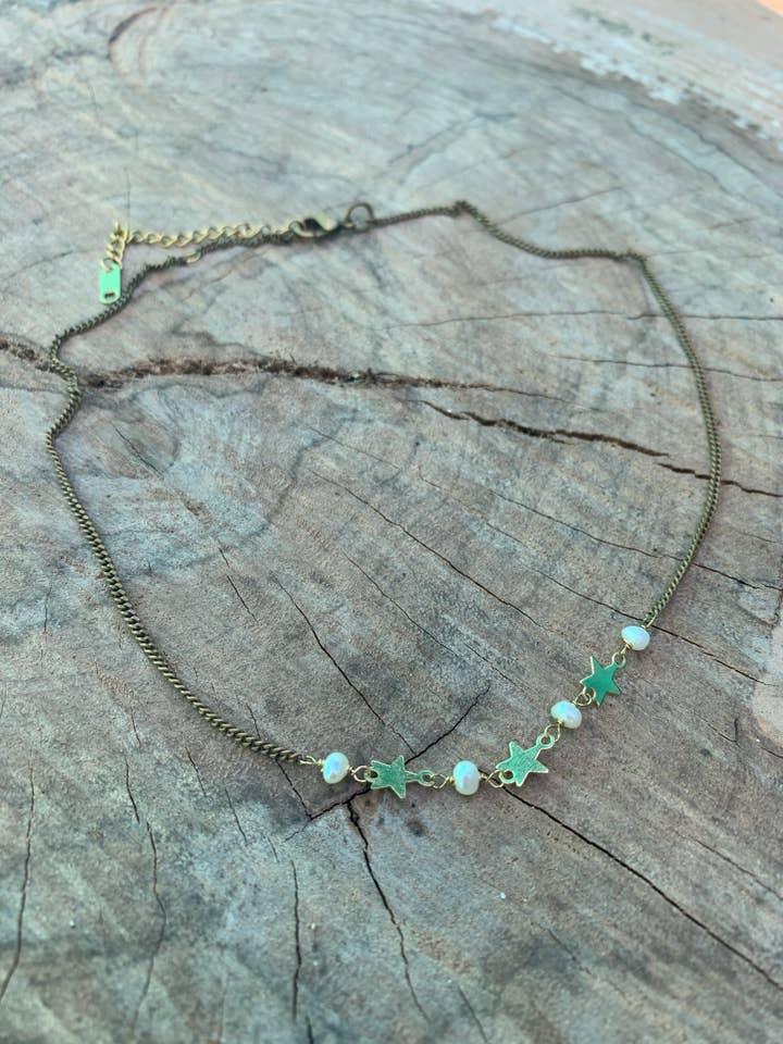 Stelle e perle d'acqua dolce. maglia barbazzale vintage in ottone. per la vendita all'ingrosso da parte di Laborde Jewelry