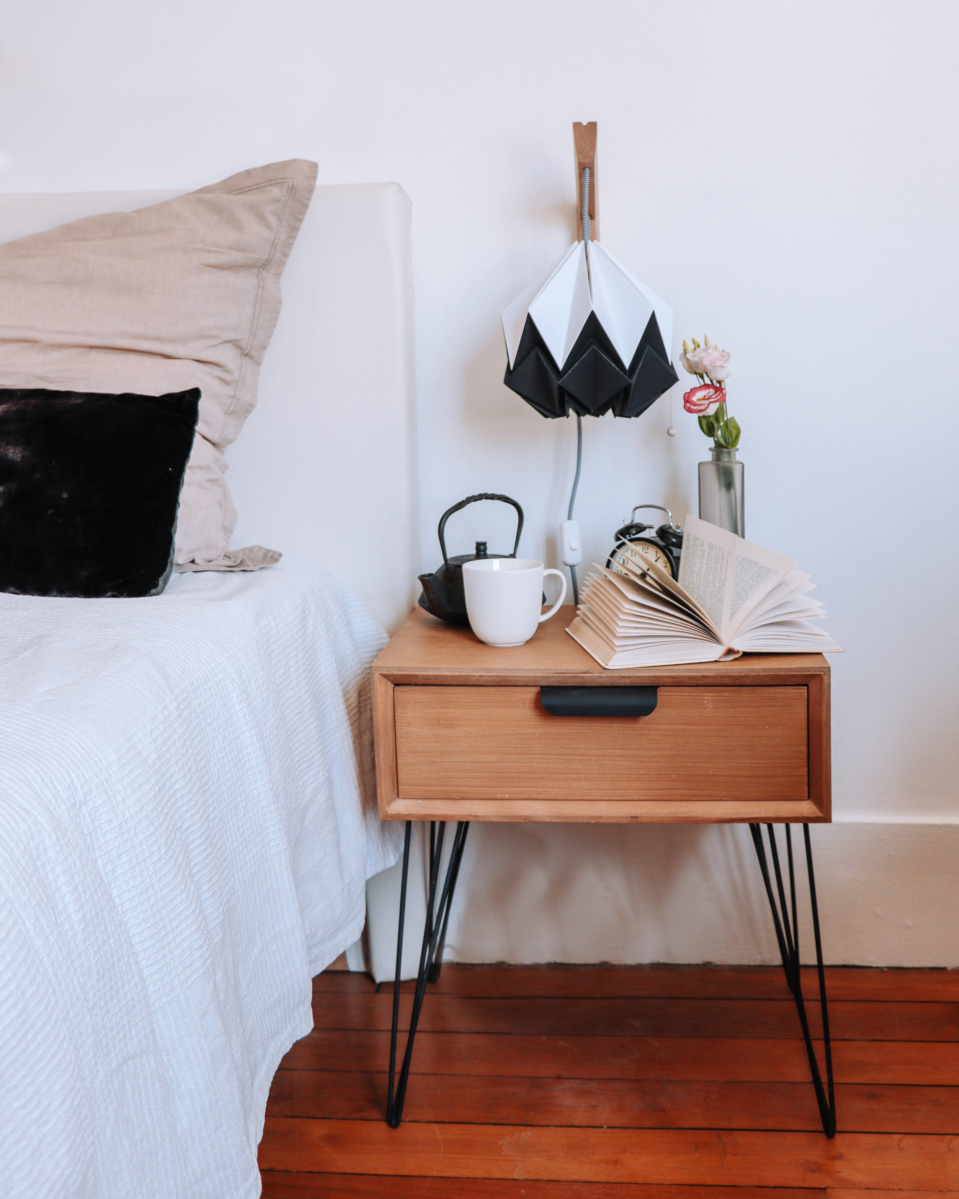 Tedzukuri Atelier - Vente Appliques - Luminaire mural en origami - Support en bois bicolore1