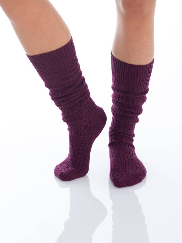 MARIANNE - burgund für den Großhandel von DAILYSOCKS