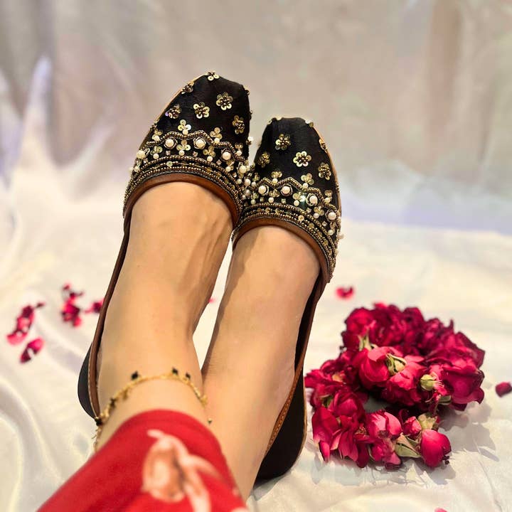 Sabrinas Elegantes de Cetim Preto Designer Mojari Khussa Juti por atacado de Qhareed