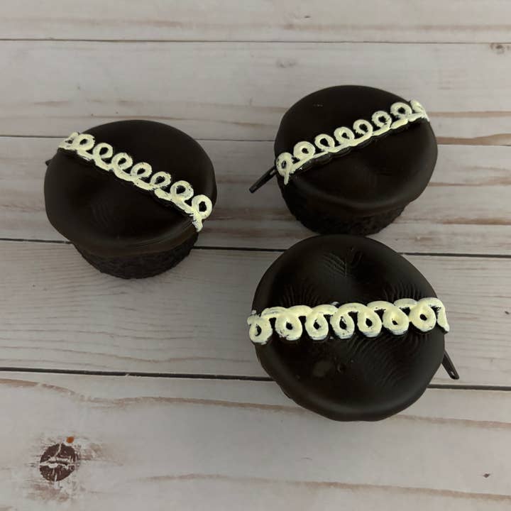 Skämtpresent Myntväska Pingvin Cupcake för wholesale av Viva Greetings