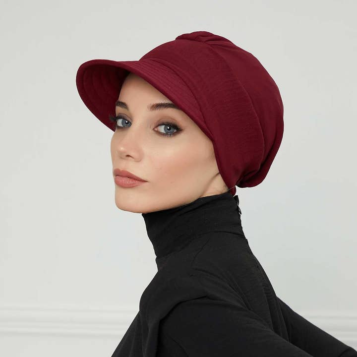 Cappello da donna di alta qualità stile Newsboy, turbante pre-annodato realizzato in tessuto Aerobin di alta qualità resistente alle pieghe, copertura istantanea con visiera, B-73A per la vendita all'ingrosso da parte di Aisha's Design