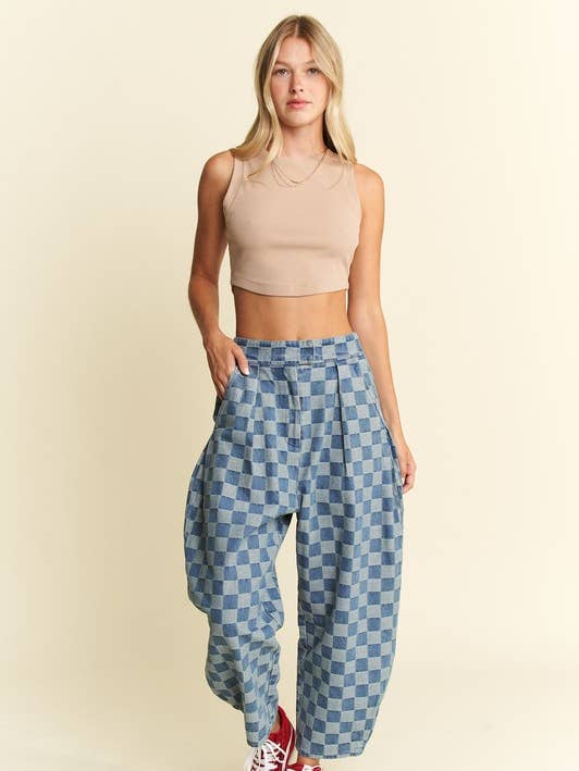 PANTALON TAILLE HAUTE ÉVASÉ À CARREAUX PLISSÉ GRANDE TAILLE pour la vente par JADE BY JANE