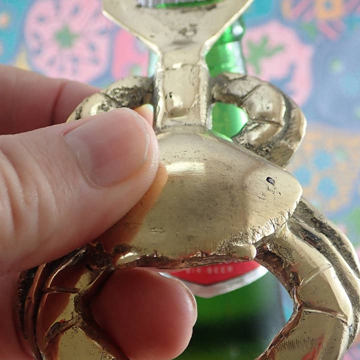 Ubud Glass - Vente Ouvre-bouteille/tire-bouchon - Décapsuleur en laiton en forme de crabe unique - Pièce d'art artisanale exquise3