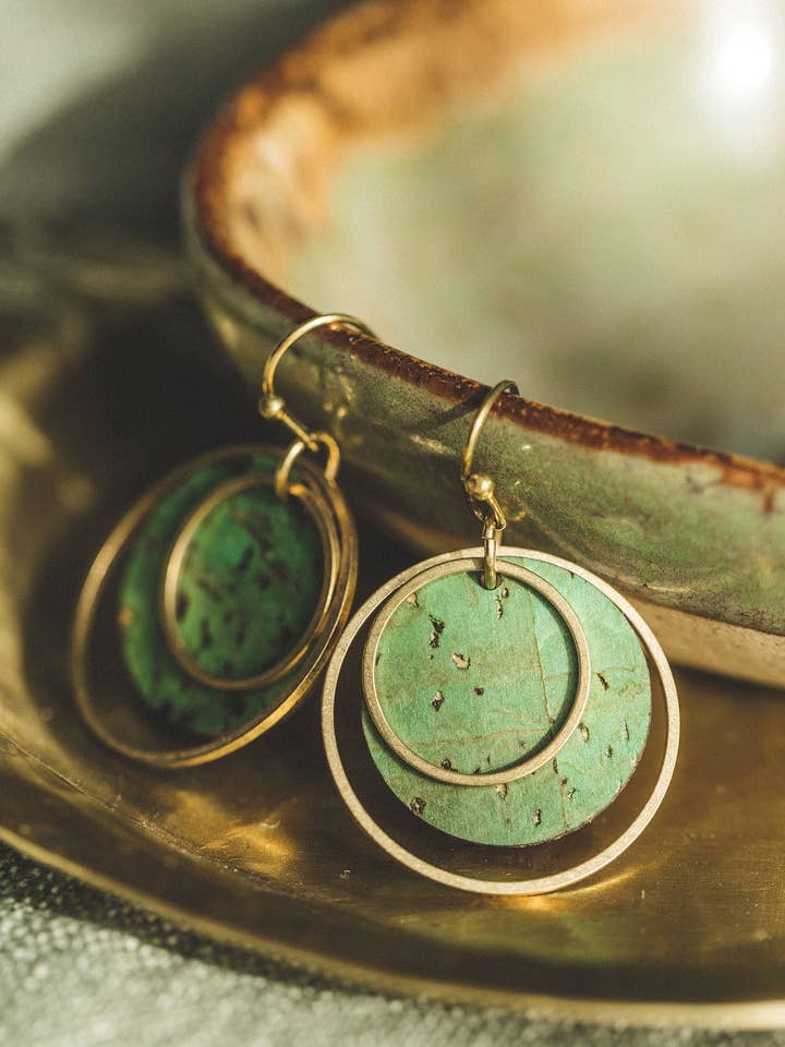 Pendientes de Círculo de Latón - Verde Hierba para venta al por mayor de Hello Lovely Cork Co.