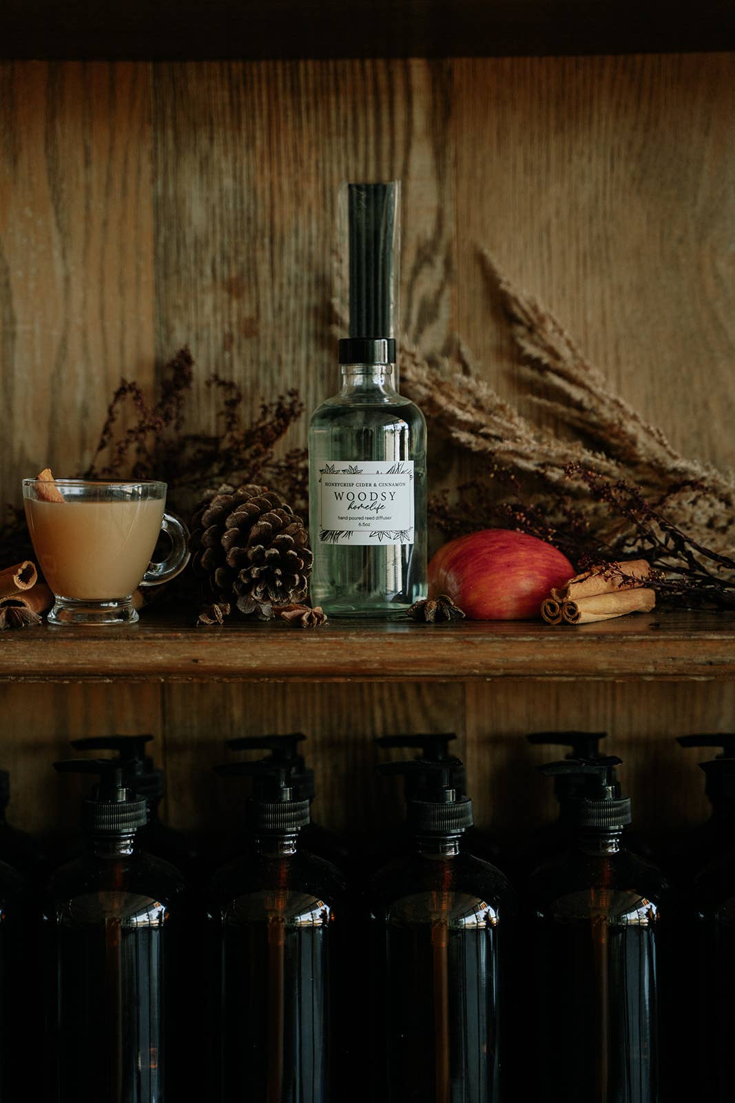 Woodsy Homelife – Engroshandel Duftolie med pinde – Honeycrisp Cider & Cinnamon Reed Diffusorer 0