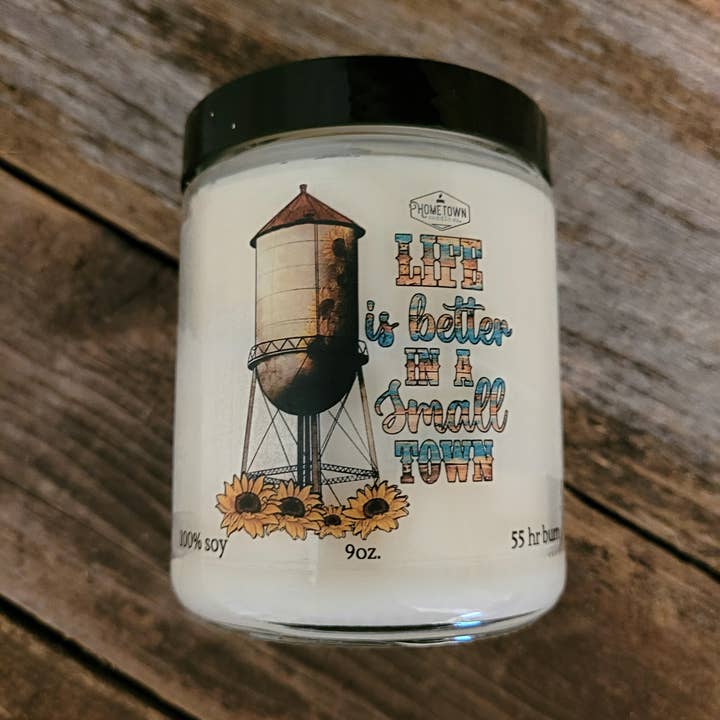 Hometown Candle Co. - Wholesale Pot/gevulde kaars - Het leven is beter in een kaars in een kleine stad