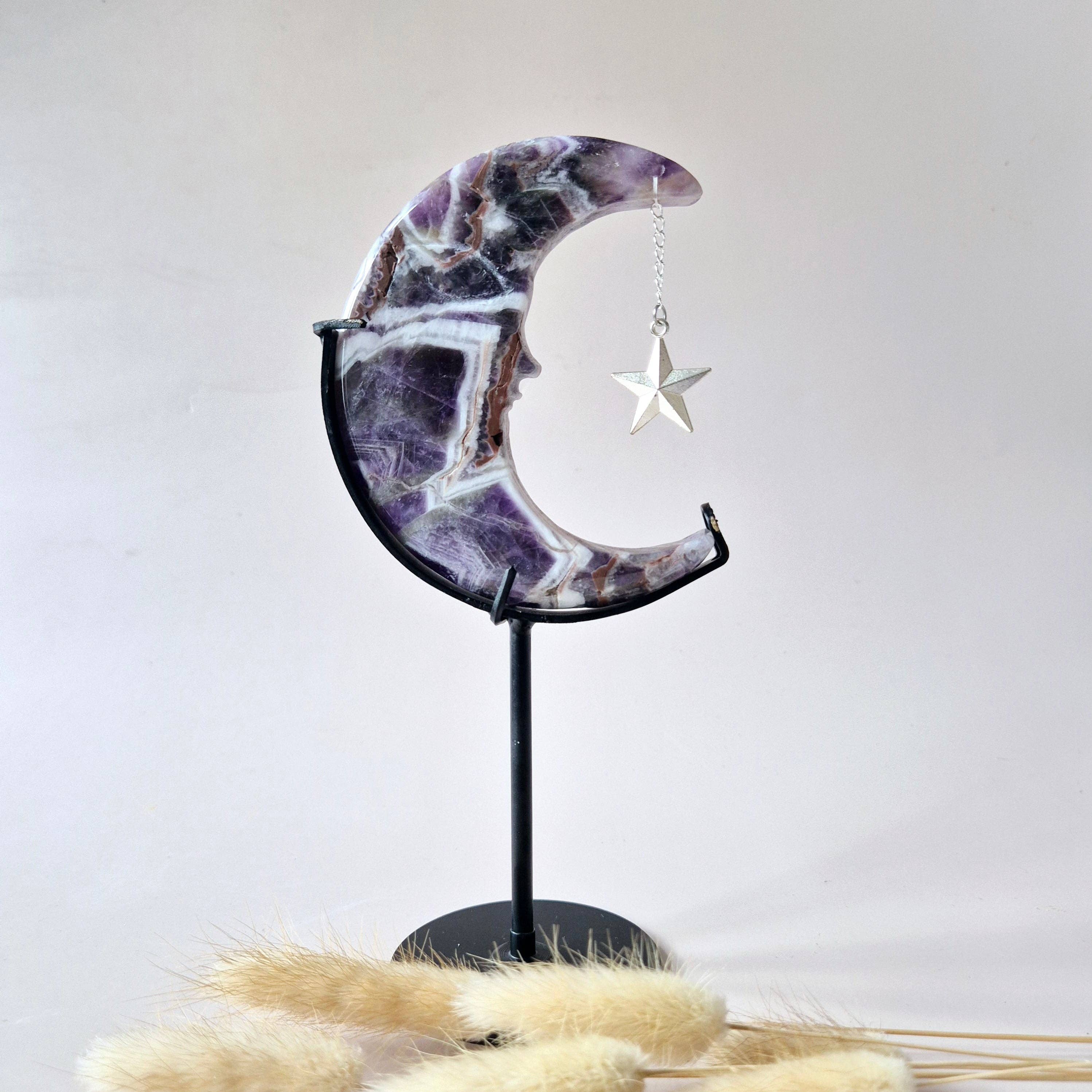 Moonlight Gemstones - Vente Décorations de table - Dream Améthyste Lune sur Support – 10cm #44 - Gravure Visage en Pierre Précieuse Intérieur Spirituel0