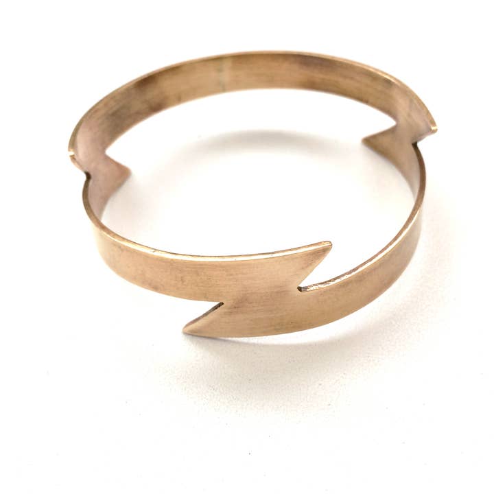 Épaisse Manchette Éclair Infini pour la vente par Bianca Moscatelli Jewelry