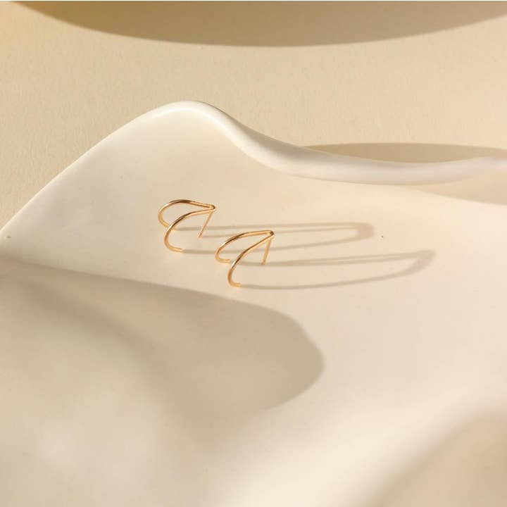 Borchie a forcella per la vendita all'ingrosso da parte di Token Jewelry