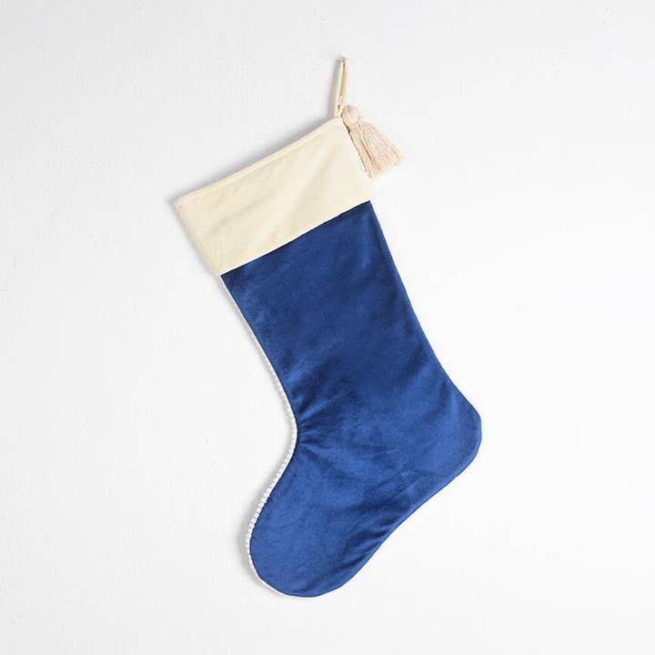 Chaussette de Noël en velours faite main - bleue pour la vente par IndieRoots