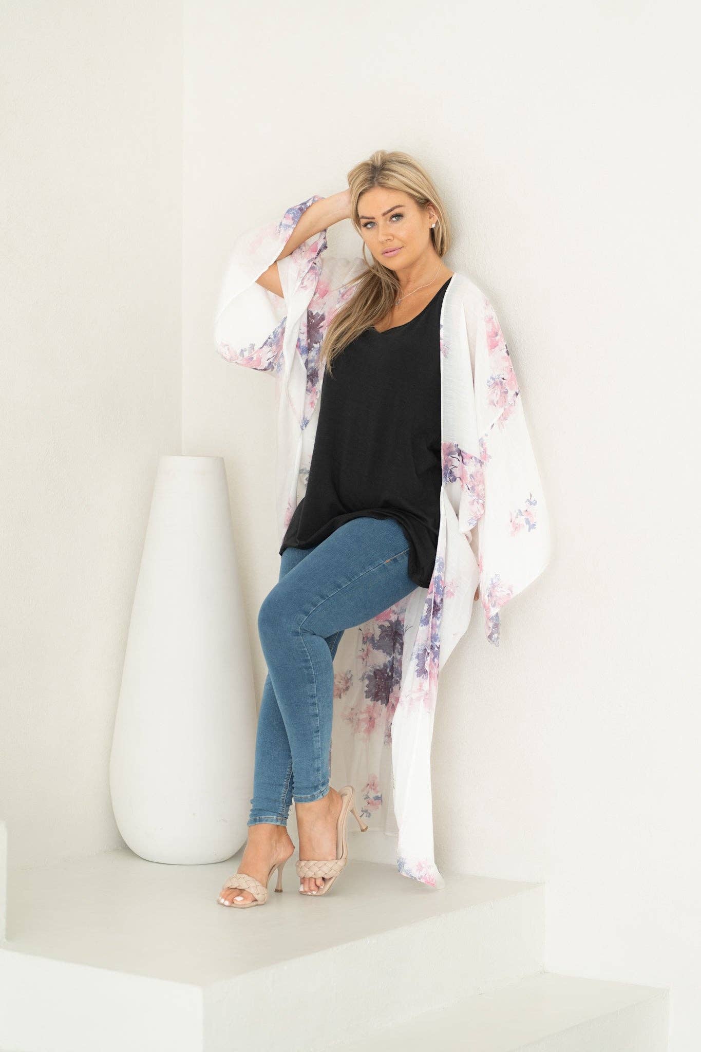 Shop T.K.S - Vendita all'ingrosso Kimono - Donna - Copricostume da spiaggia Chelsea bianco con motivo floreale lungo3