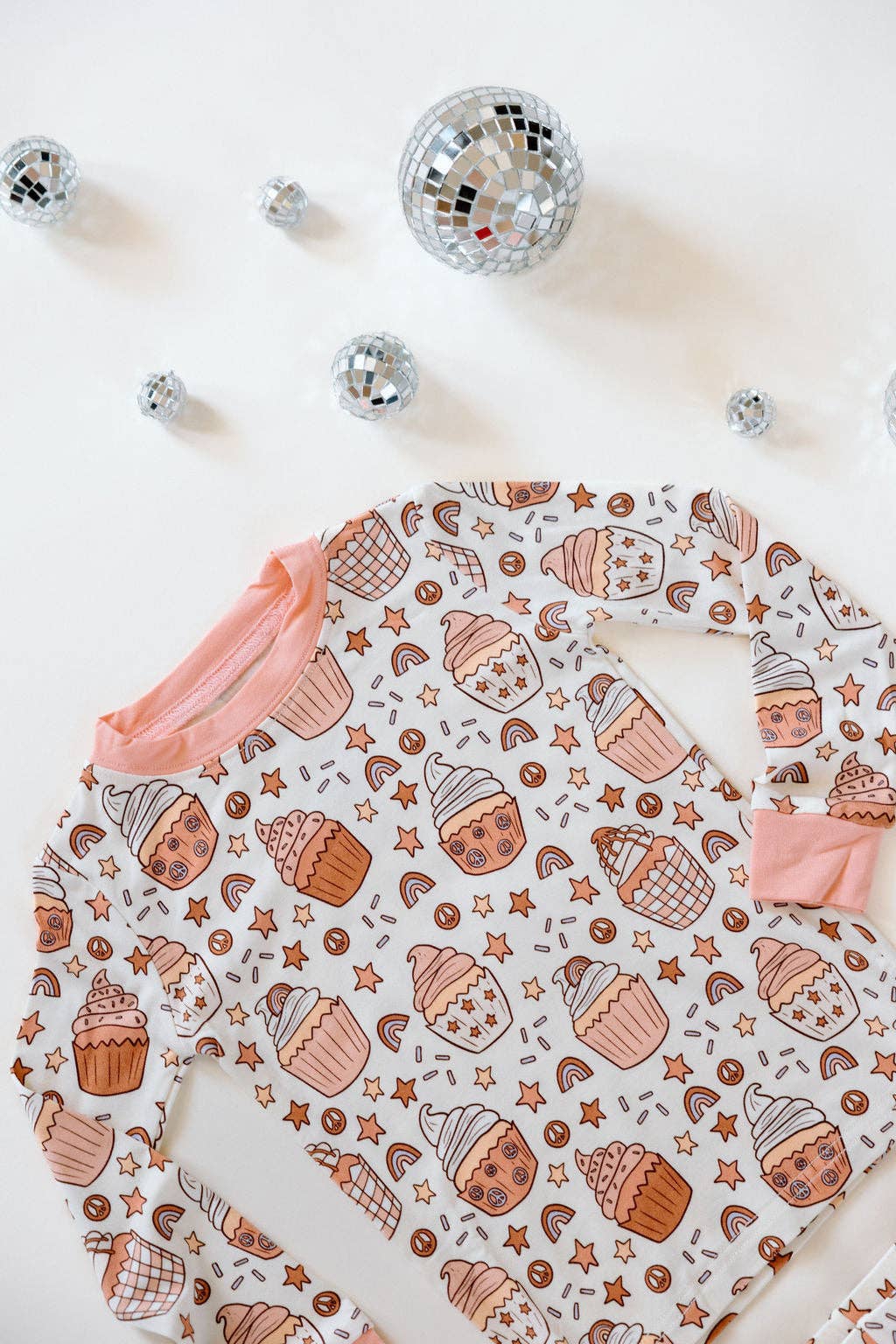 kinderlein - Vente Haut et bas de pyjama – enfant - C'est ma fête ! Ensemble de pyjama rose à manches longues pour anniversaire3