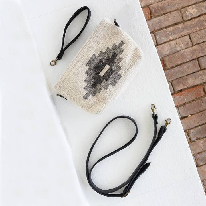 AMASOUK - Wholesale Clutch Bag - Women's - Lorna Convertible Clutch