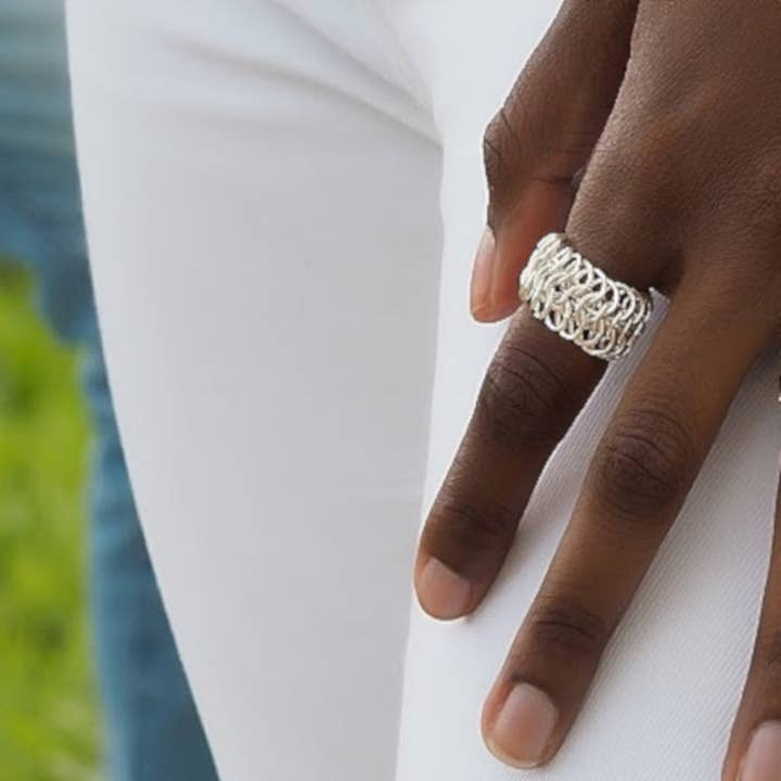 JÄÄ Flexibler Ring Mittelbreite S Ø 1,0 für den Großhandel von Linkki Jewels