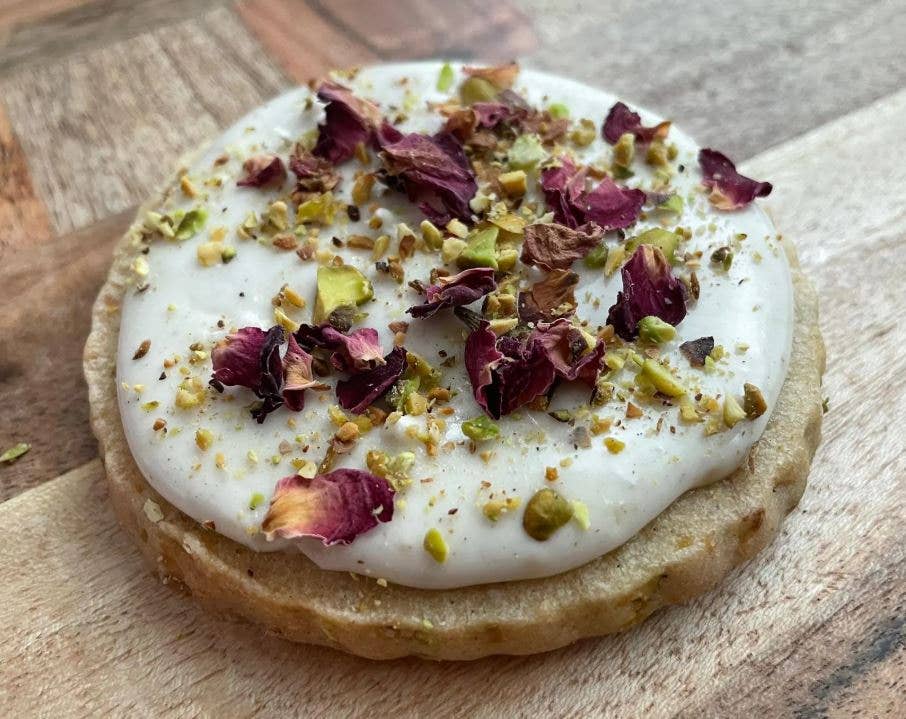 Sweet Myrtle Bakery - Vente Biscuits - Biscuits à la rose, cardamome et pistache3