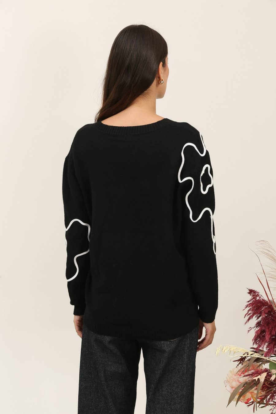 DIX-ONZE - Wholesale Knit Sweater - Women's - Floral Outline Pattern Sweater Col V – Graphic Minimalism3