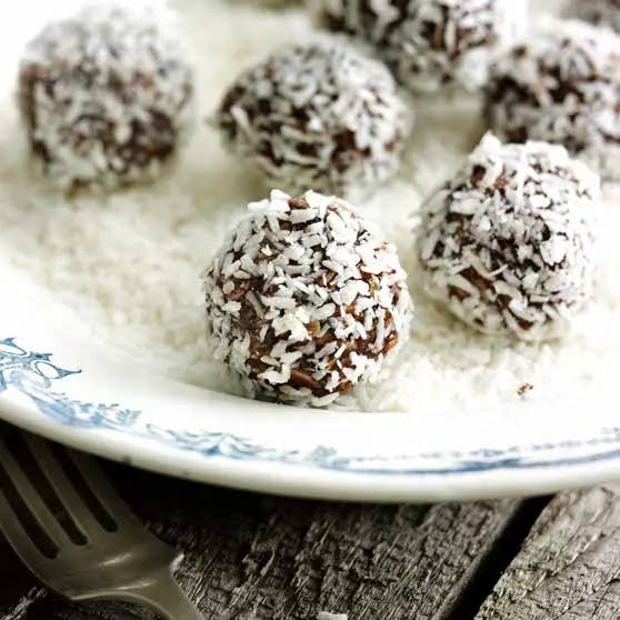 Lulu's kitchen - Wholesale Snack Bar - Cocoa Energy Ball with Hazelnut & Coconut Topping6