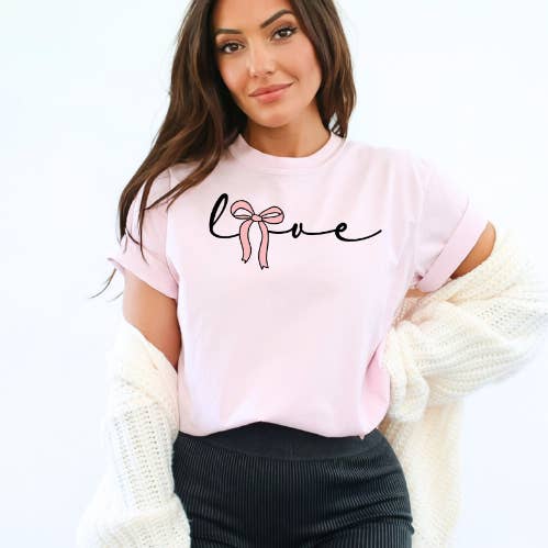 T-shirt graphique Love Coquette Comfort Color pour la vente par Classy Crafts Wholesale