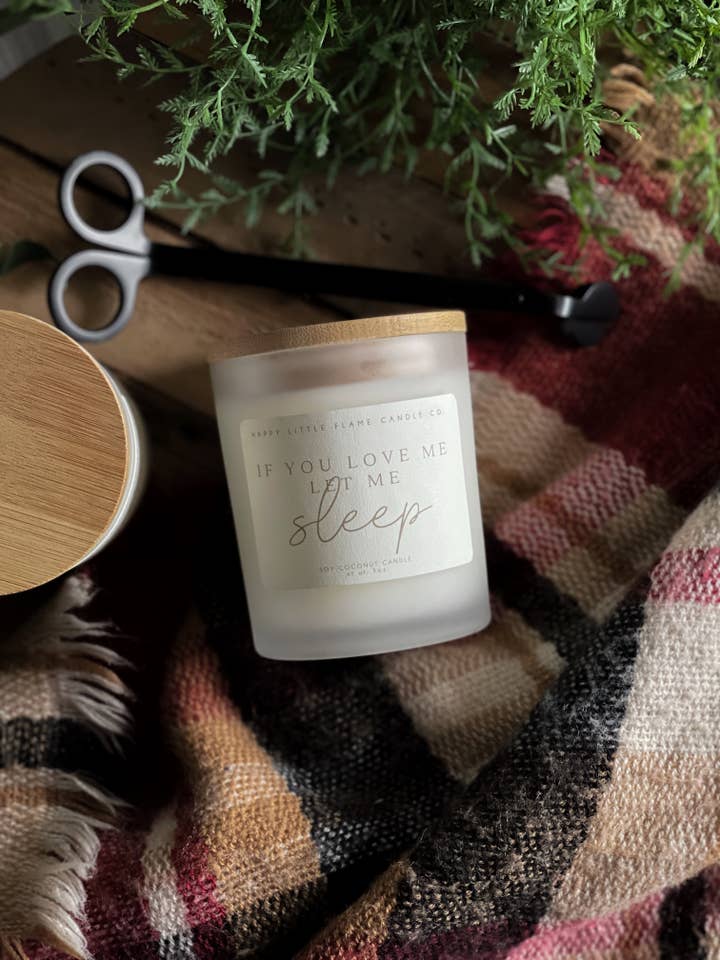 "Si tu m'aimes, laisse-moi dormir" Bougie de soja et noix de coco 170g pour la vente par Happy Little Flame