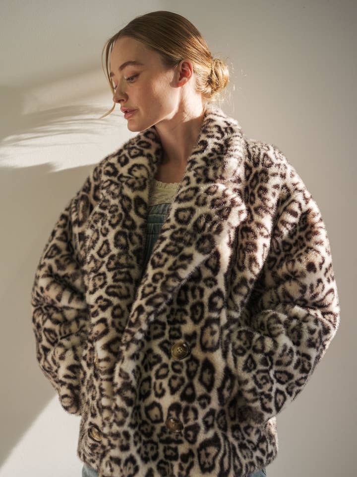 OFF WHITE MAJ3021 FAUX FUR LEOPARD PRINT COAT (Copy) for wholesale on Faire