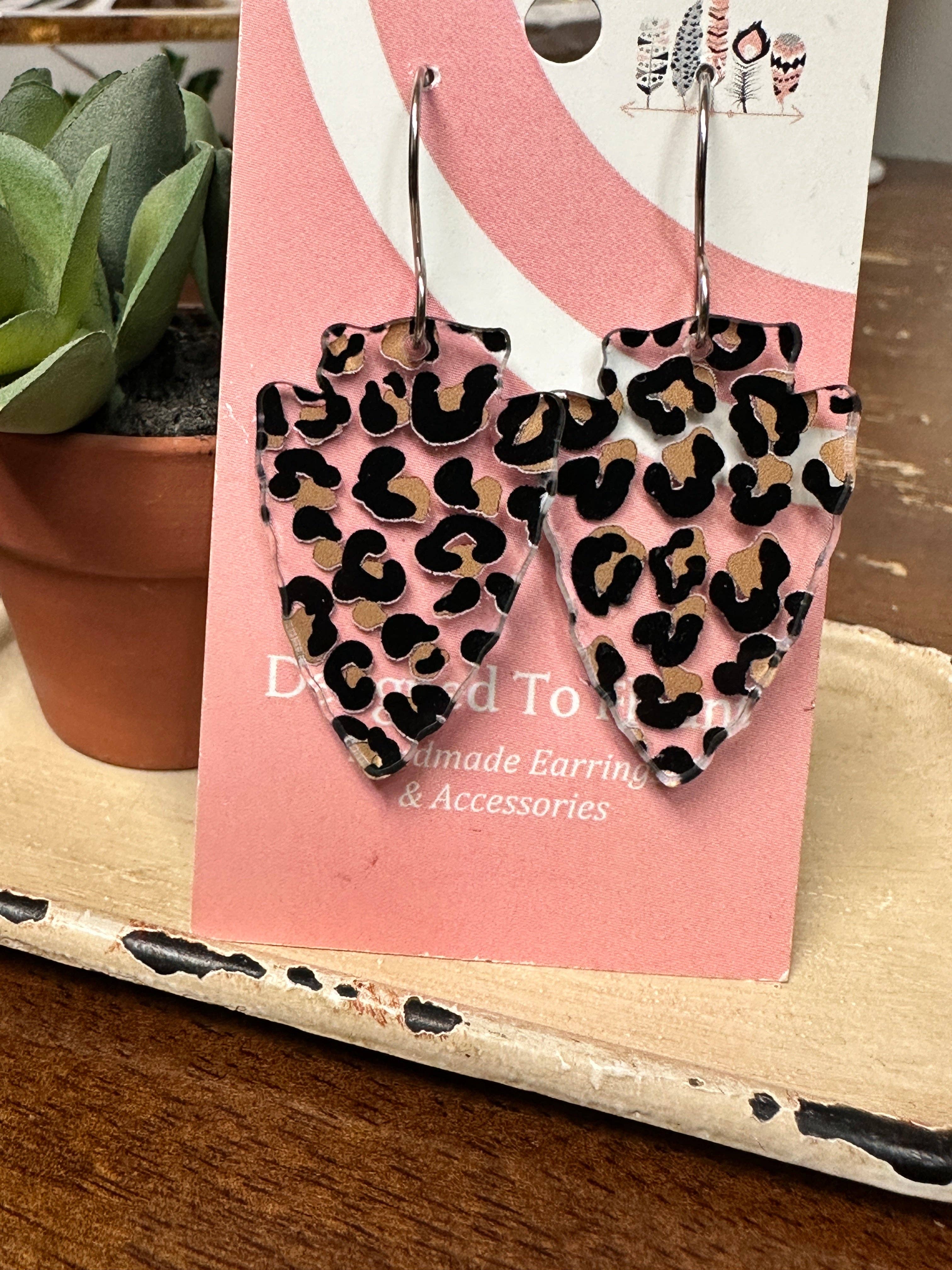 Designed To Flaunt - Vente Boucles d'oreilles pendantes - Boucles d'oreilles pendantes à pointe de flèche solide4