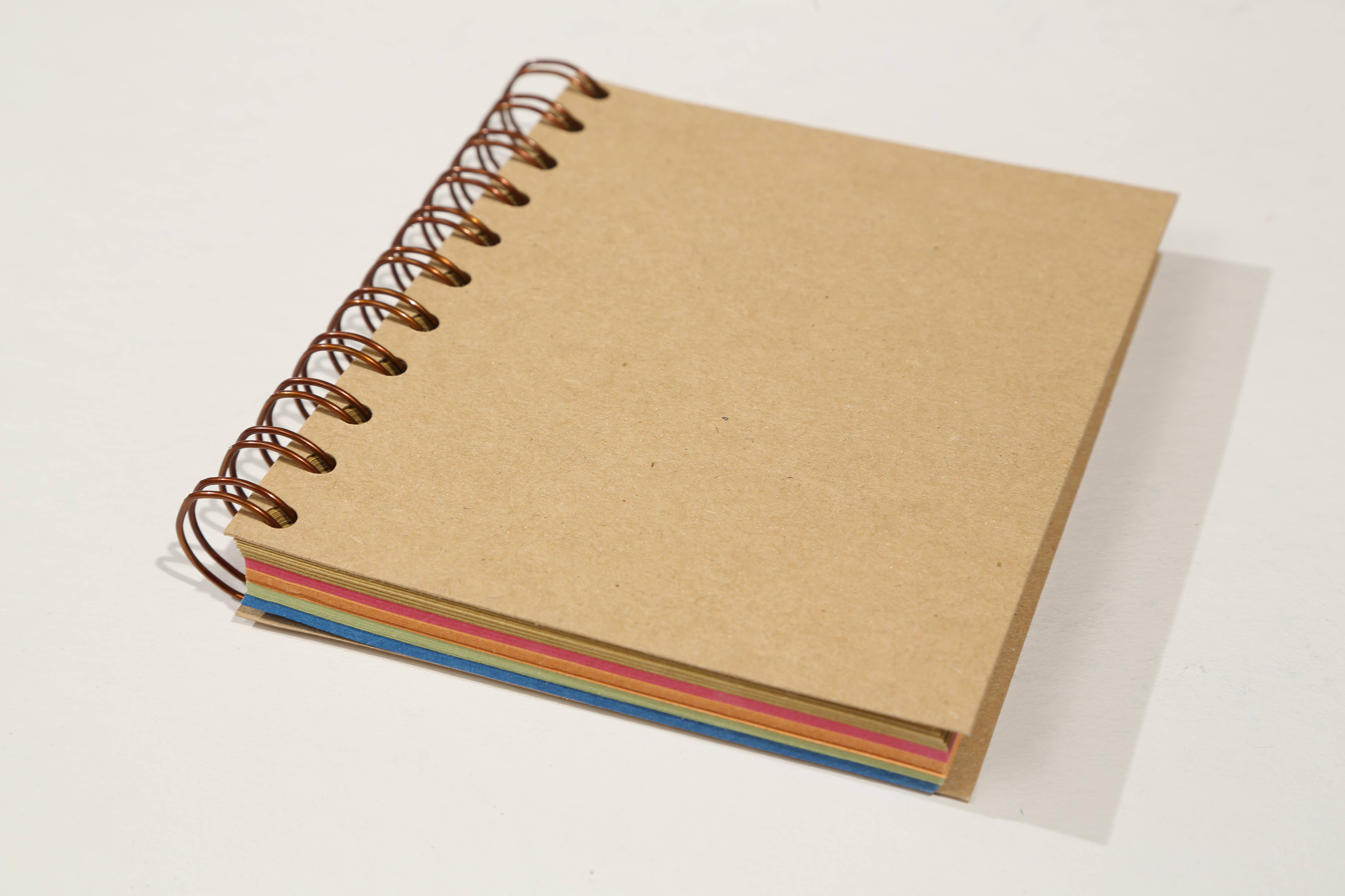 Maki Nature – wholesale Anteckningsblock – Spiralblock 11,5 x 13,5 cm med mångfärgade blad4