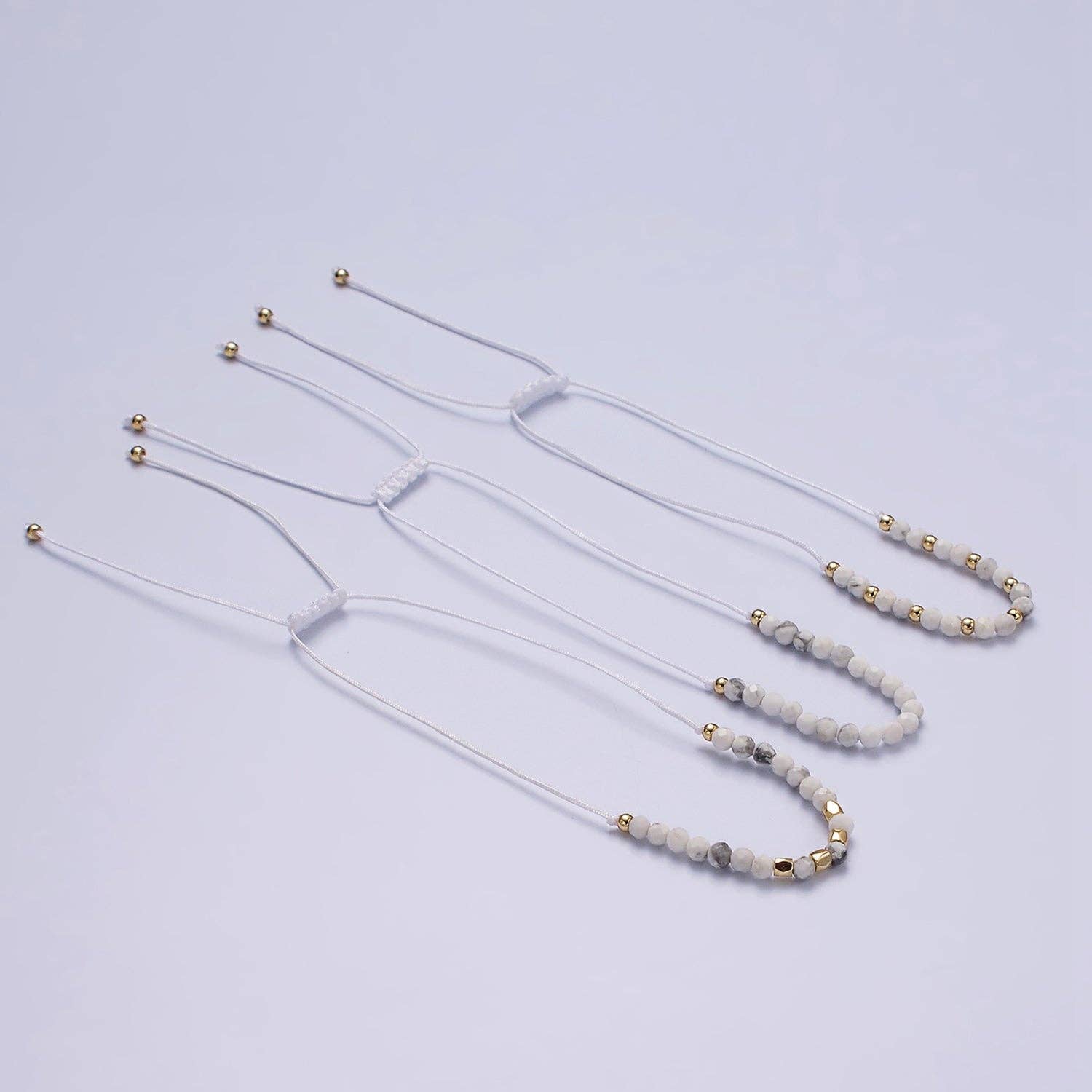 Aim Eternal – Engroshandel Perlearmbånd – 14 K guld fyldt Howlite Multifacetteret hvid bomuld streng justerbar armbånd | WA-2184 ~ WA-21860