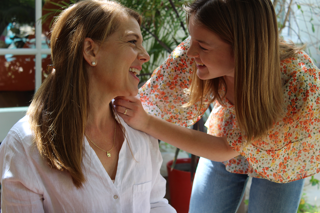 Lucky Feather - Wholesale Pendant/Charm Necklace - Mom Necklace - I'm Lucky You're My Mom - Gold - Clover4