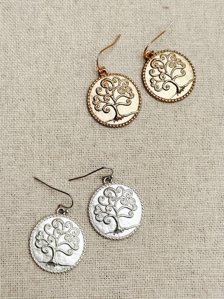 Matte gouden of zilveren levensboom oorbellen voor wholesale door Juniper Wish
