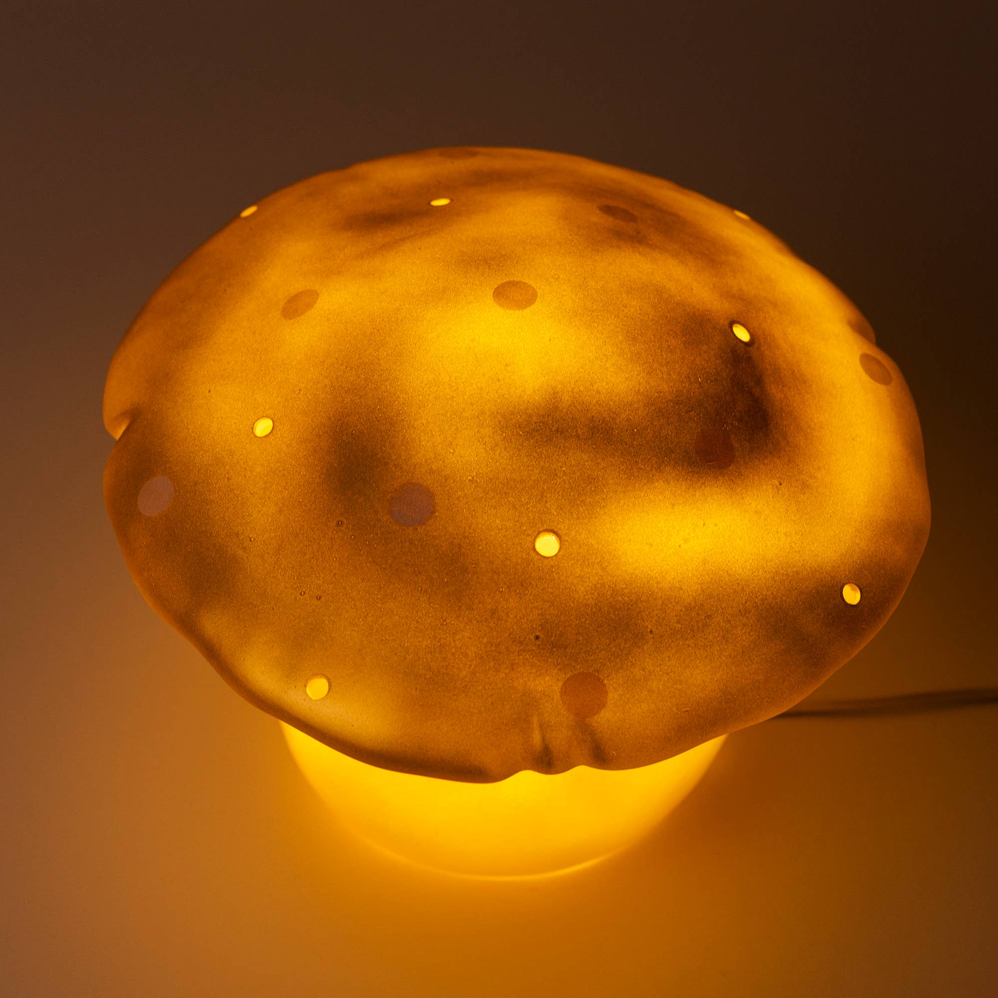 Egmont - Wholesale Figurine Lamp - Large Gold Mushroom Lamp with Plug4