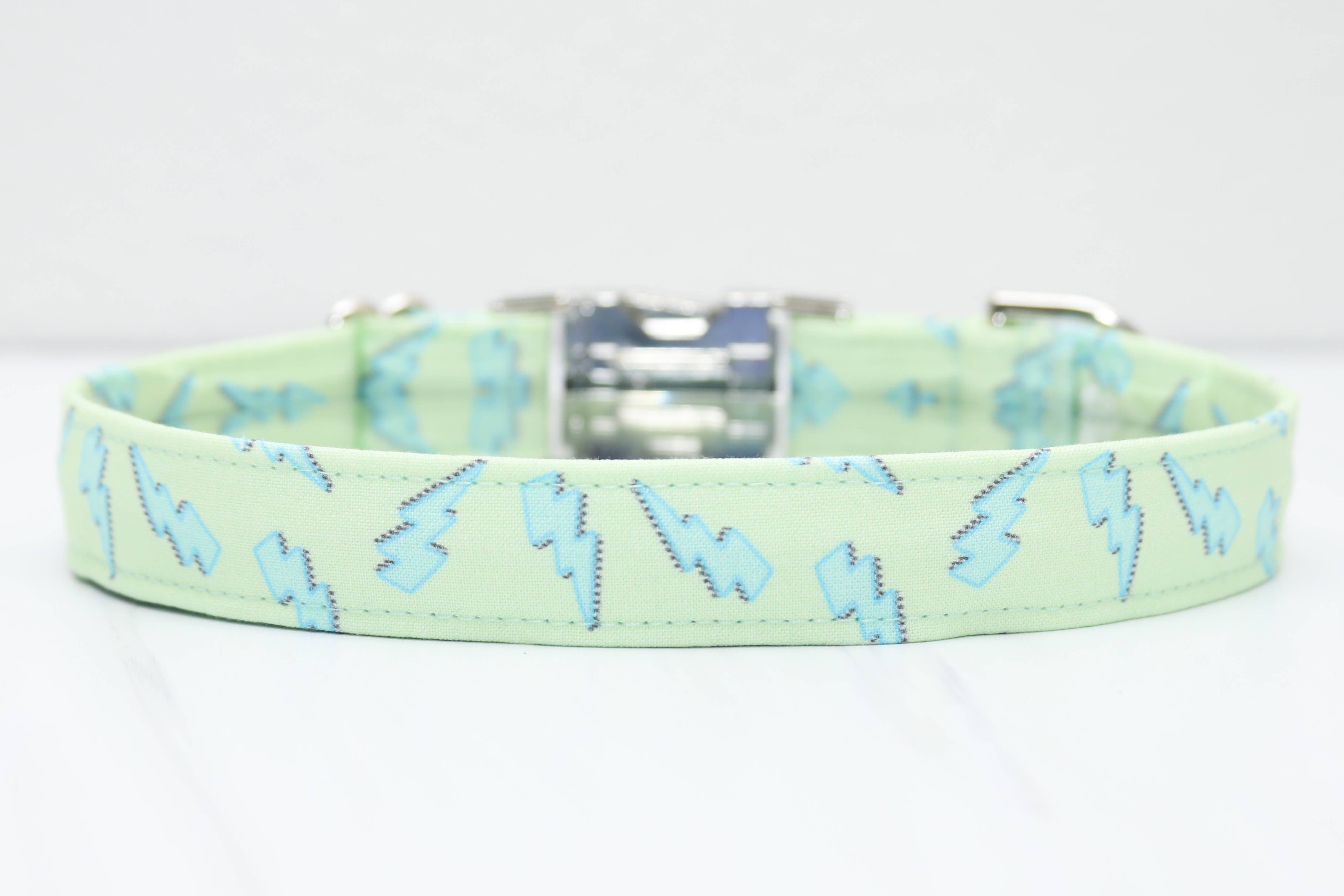 Zaley Designs – Engroshandel Halsbånd - Hund – Retro 90'er Lynet Hundehalsbånd1