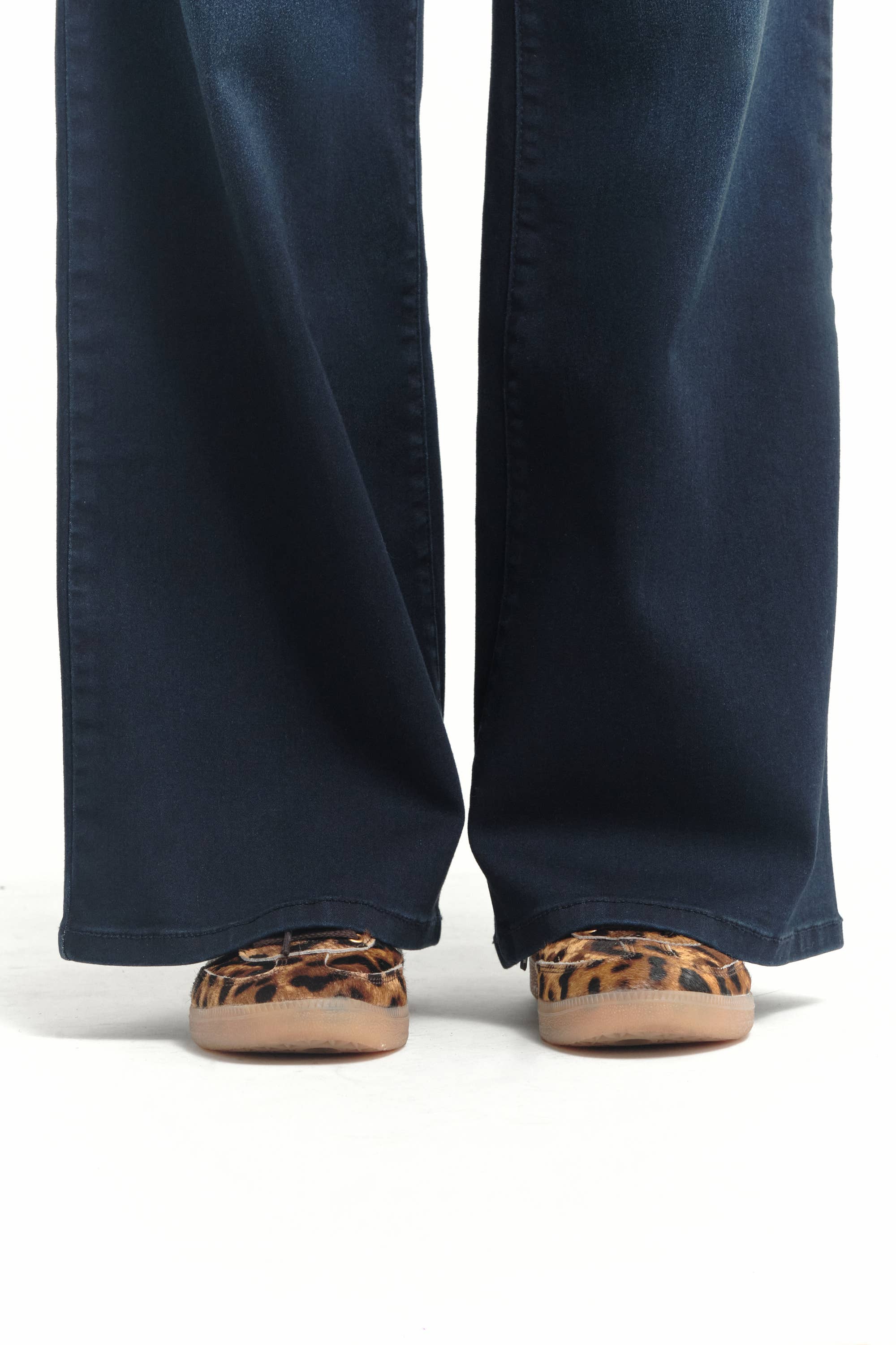 1822 Denim – wholesale Jeans - Dam – 30" Better Butter Wide Leg Jean i Yanique5