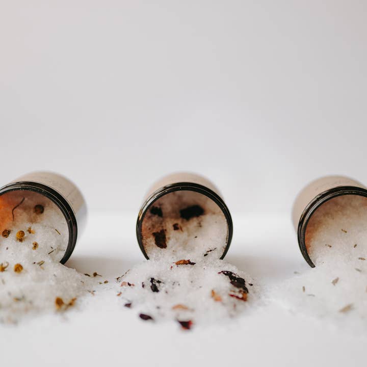 Soulistic Root - Essential Oils & Self Care Gifts - Vente Sel de bain - Sels de bain à base de plantes | Fabriqués avec des herbes biologiques et des fleurs séchées9