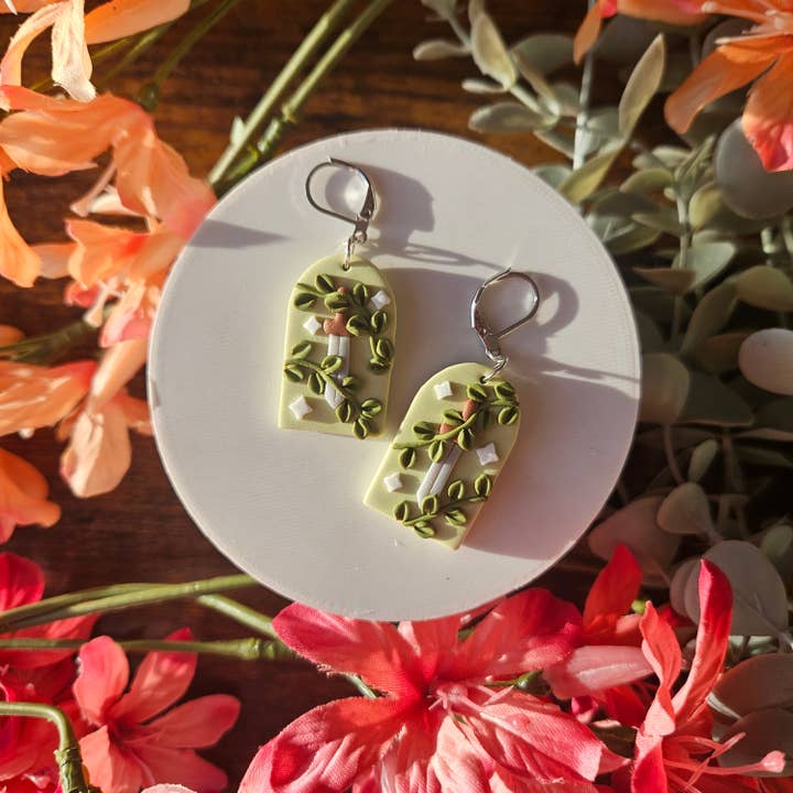 Arches d'épée vert feuillu pour la vente par Pinky Creates