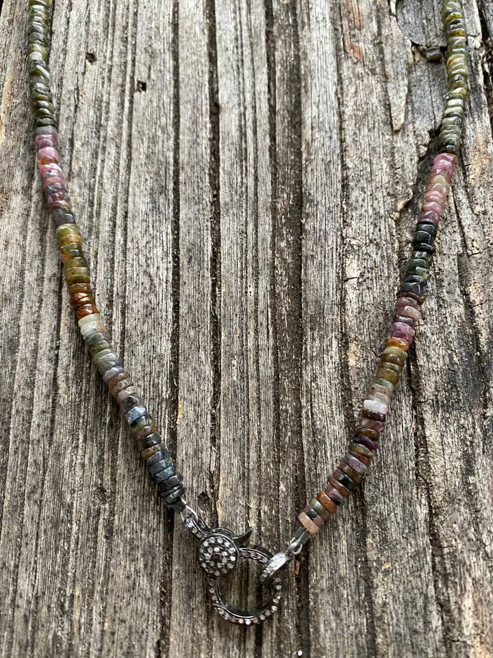 Heishi vandmelon turmalin halskæde med bane diamant lås for engroshandel hos ILISSA MICHELE JEWELRY