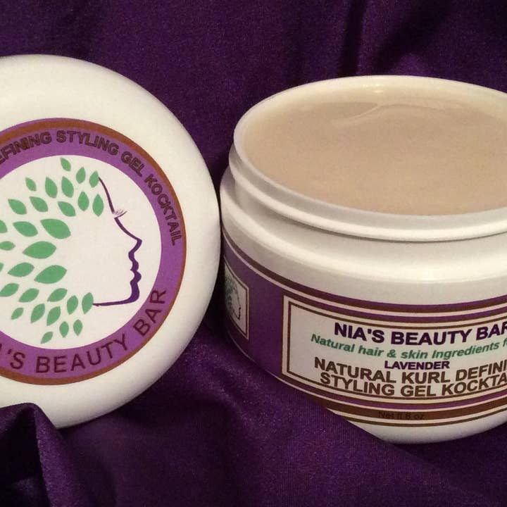 Natürliche Lockendefinierende Gelcreme für weichen, glänzenden, schwungvollen Flo für den Großhandel von NIA'S BEAUTY BAR L.L.C.