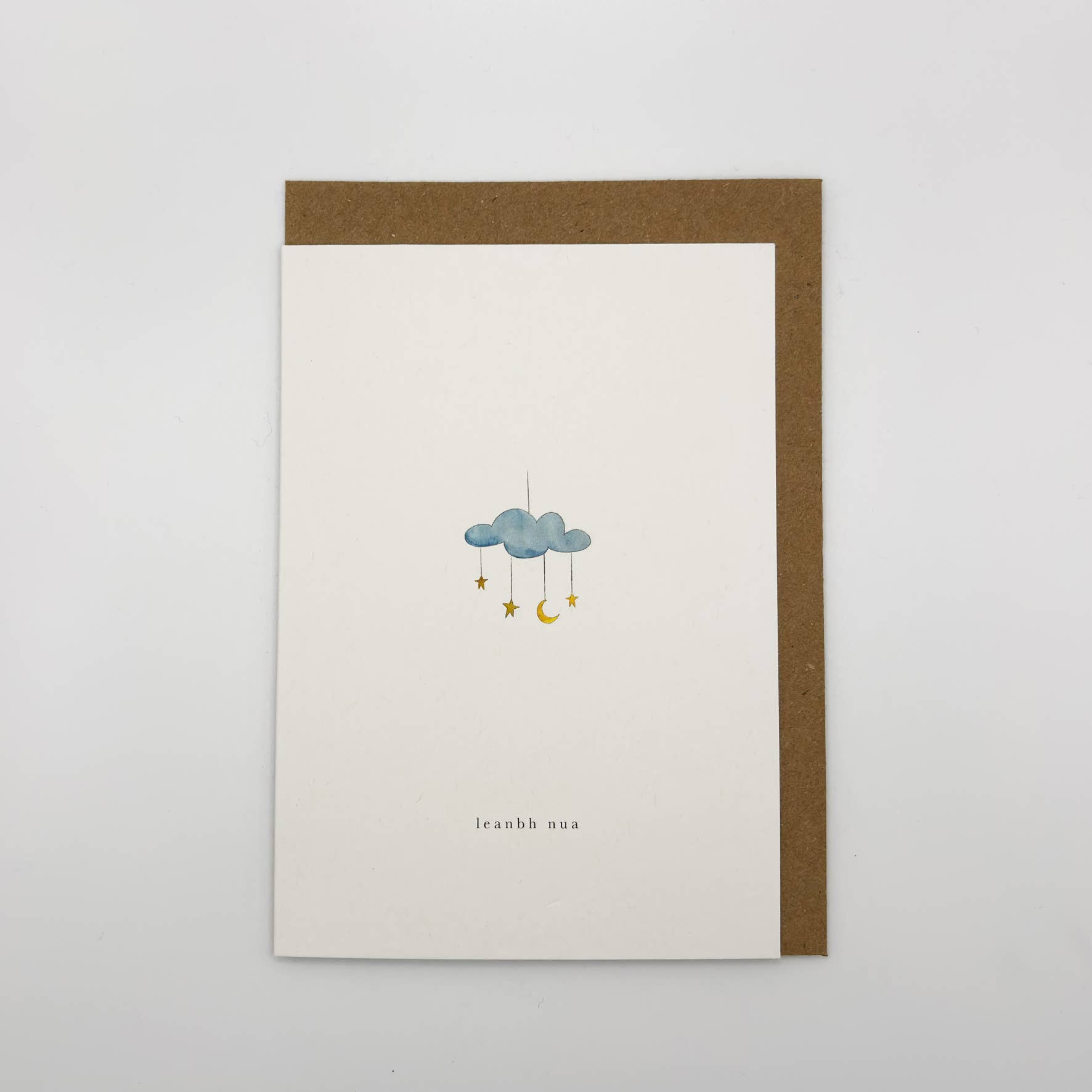 May Bear designs – postal de bebé por atacado – Cartão de bebê Leanbh Nua com ilustração simples