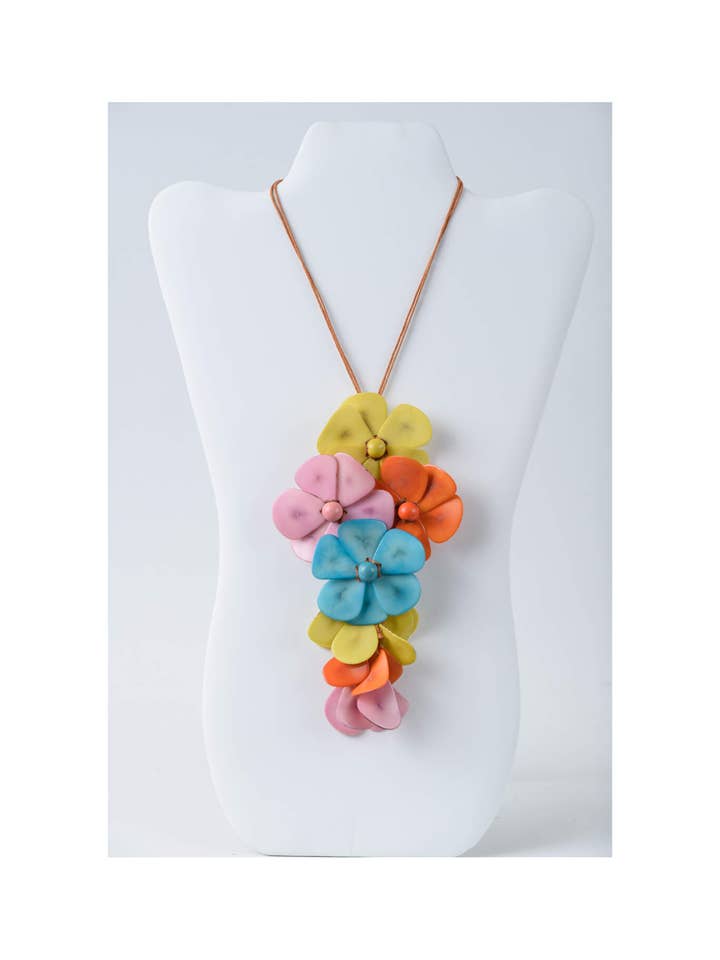 Colar de Pendente de Azevinho com Flor de Tagua por atacado de TaguArtsy