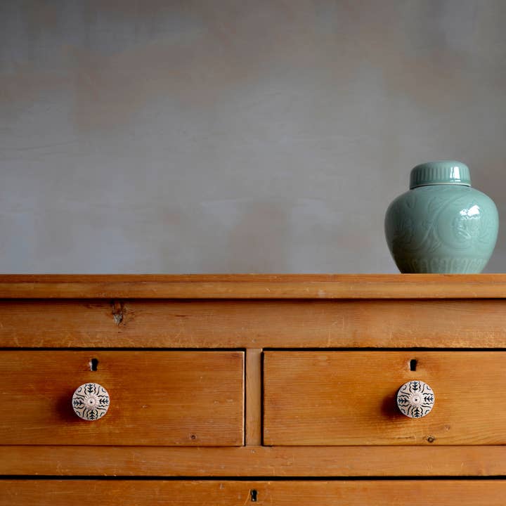 Mela Artisans - Wholesale Knob/Pull - Chambal Gardens Painted Ceramic Knob Set of 12 Indigo White3