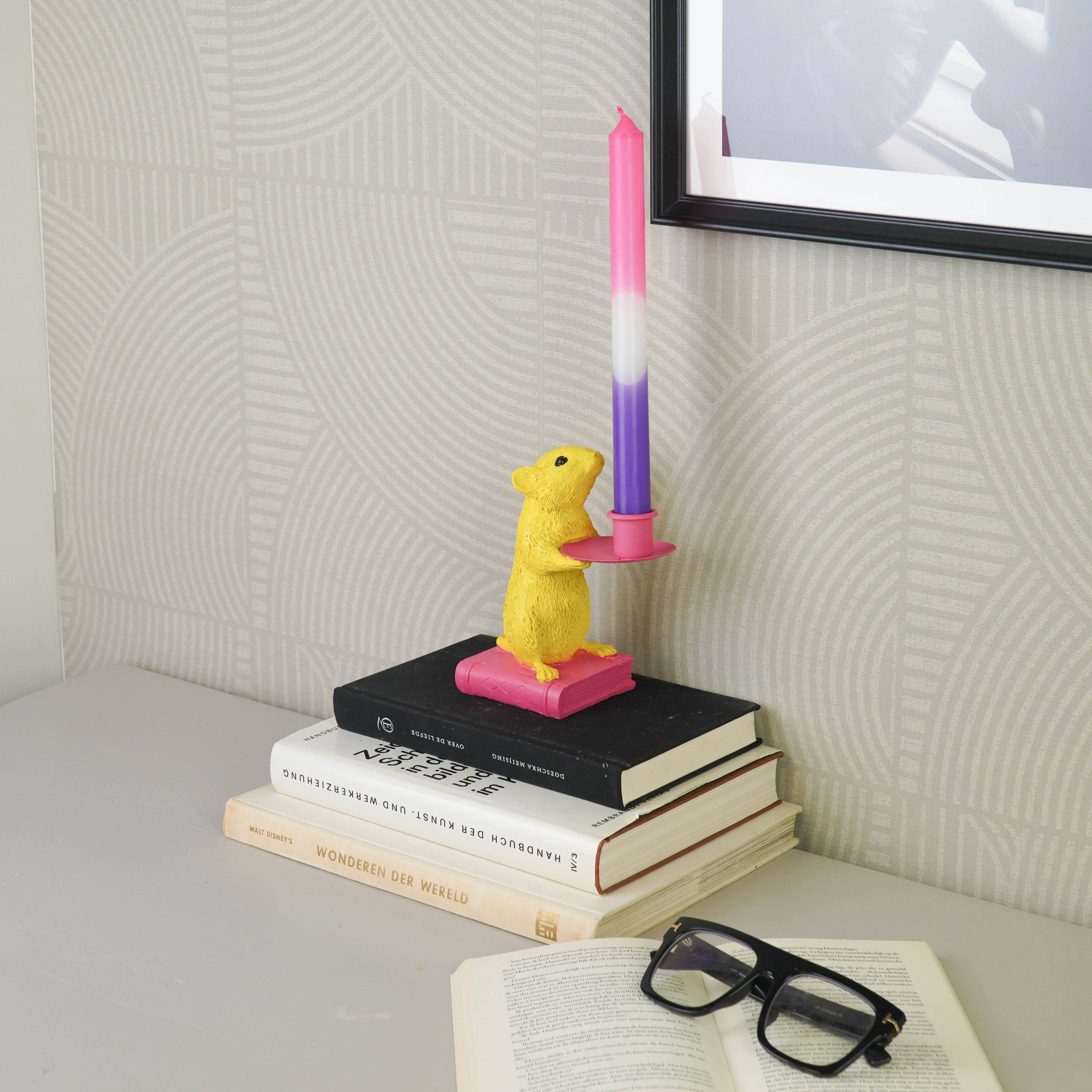 Housevitamin bv – wholesale Candle holder – Candle holder - Mouse - Polyresin - Yellow/Pink - 8x10x17cm5