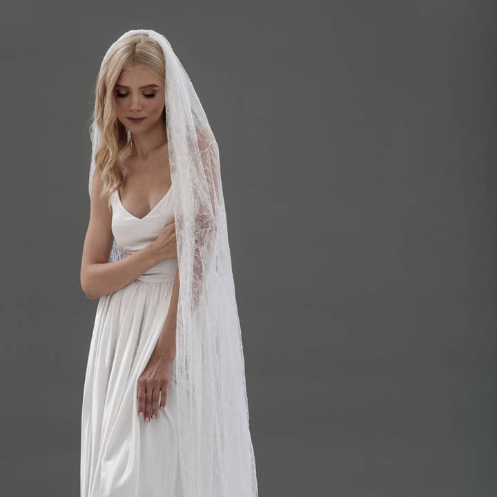 Heirloom Bridal Company - Wholesale Veil - Women's - Chantilly Lace Veil V2415