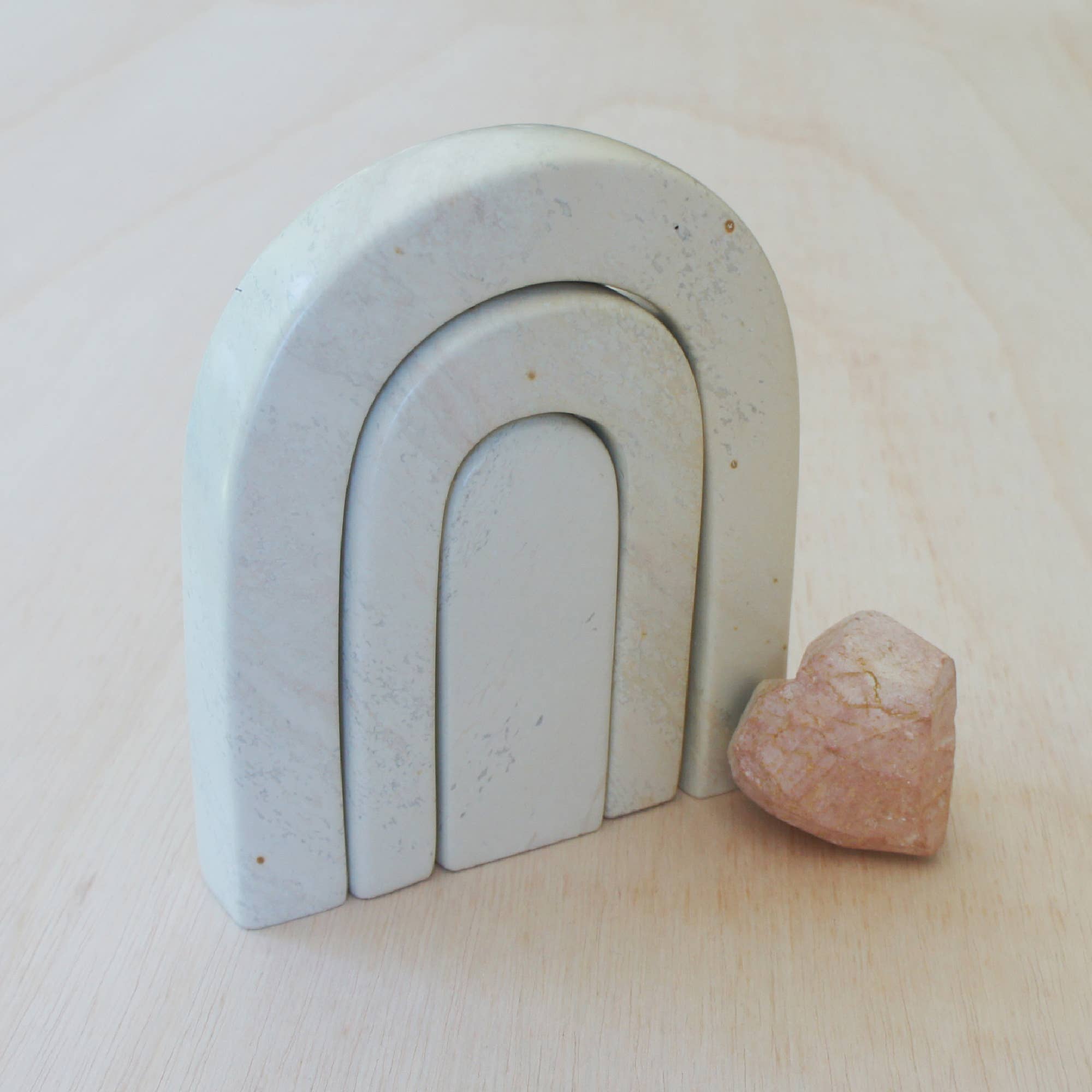 Venture Imports LLC - Vendita all'ingrosso Scultura - Scultura naturale dell'arcobaleno1