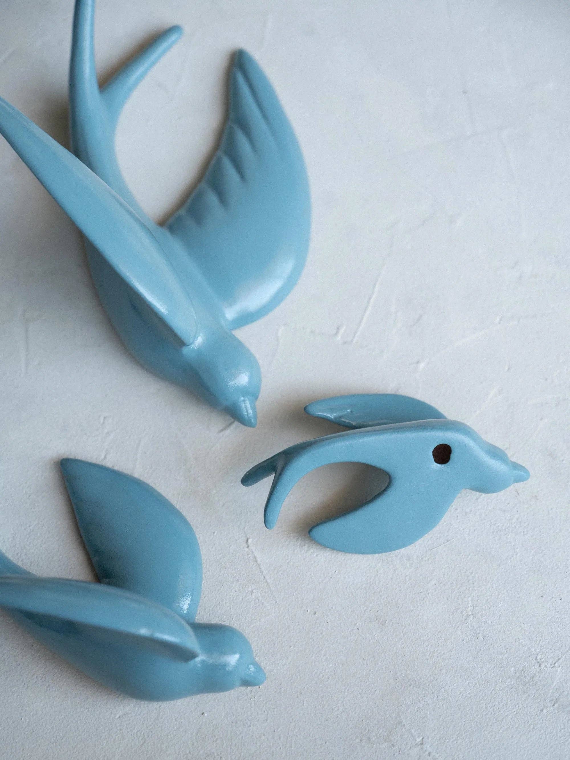 CerAmor Cerâmica – Großhandel 3D-Wandkunst – Satz von 3 bemalten Seitenschwalben4