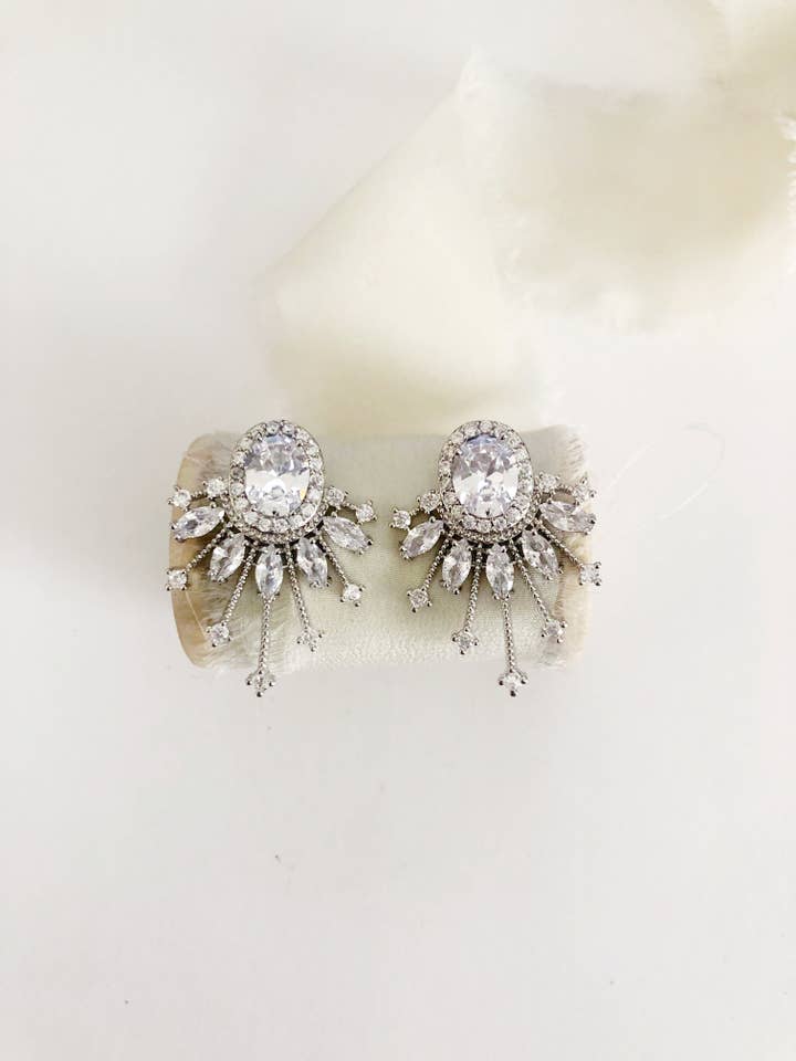 Boucles d'oreilles de mariage vintage rétro en diamant Celia pour la vente par Belle Box Boutique